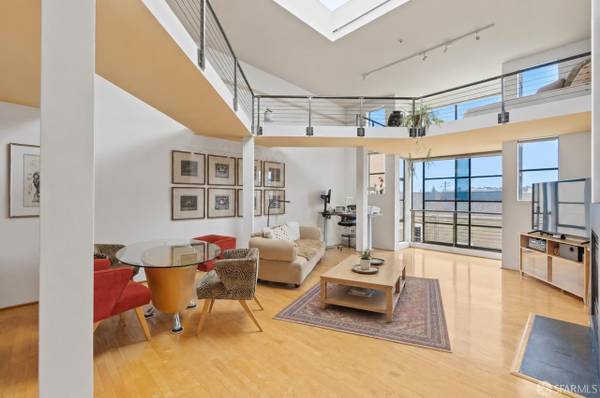 Sun Drenched Mission Loft! Top Floor/penthouse Unit! 1bd/2ba! 1,202 Sqft! Parking! Laundry! Storage! 2 Private Decks! Progressive photo 5