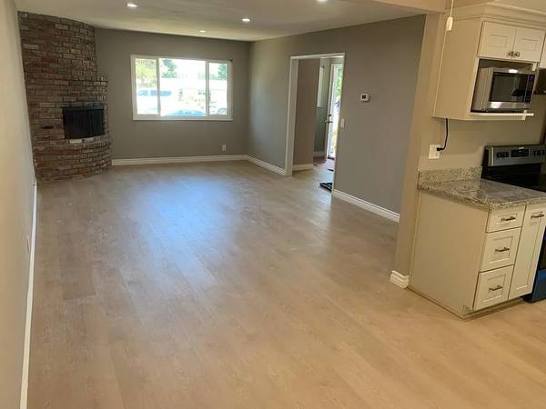 Beautiful Brand New 1x1 in prime Cupertino photo 3