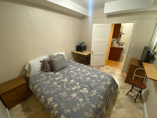 2BR/1BA Single Family House on Adeline St · Emeryville photo 3