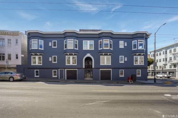 Conveniently Located Flat In A 3 Unit Building - photo 3