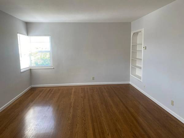 1BR/1BA Apartment on Bancroft Ave · Oakland photo 3
