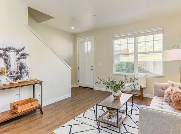3BR/3BA Townhouse on Hansen Way · Petaluma photo 3