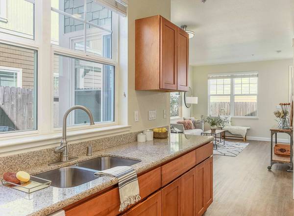 3BR/3BA Townhouse on Hansen Way · Petaluma photo 4