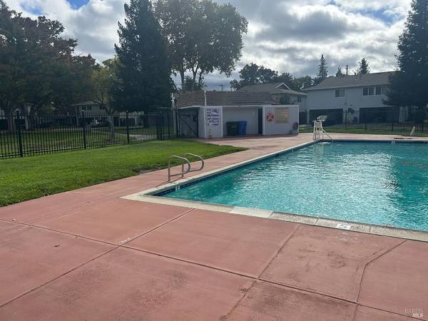 2BR/1BA Condo · Concord photo 3