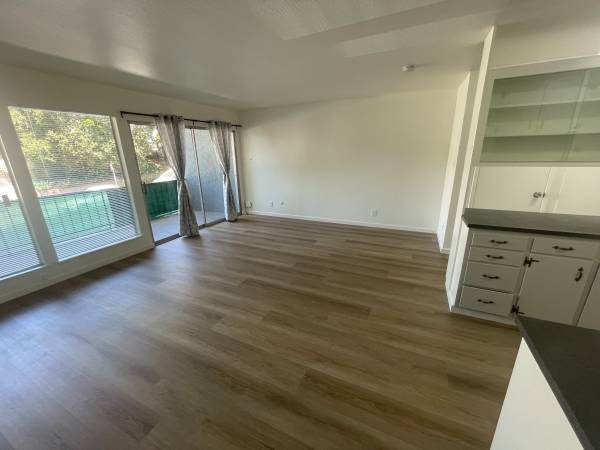 Apartments on 7th Avenue · Oakland photo 4