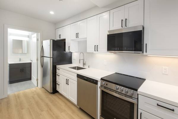 2BR/2BA Apartment · San Francisco photo 3