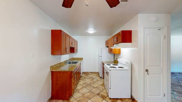 2BR/1BA Apartment on Happy Ln - 18( · Boyes Hot Springs photo 4