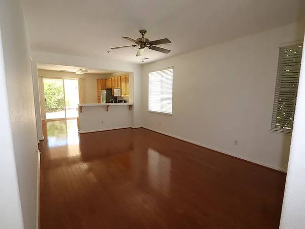 2BR/2BA Single Family House on Quindell Way · Brentwood photo 4