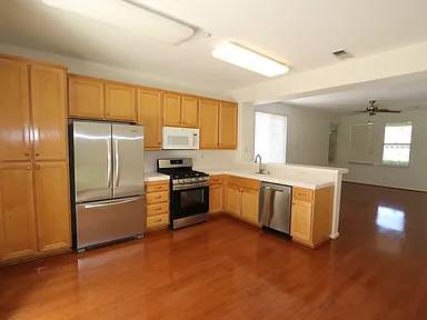 2BR/2BA Single Family House on Quindell Way · Brentwood photo 5