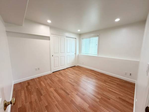 2BR/1BA Single Family House on Scott St · San Francisco photo 2