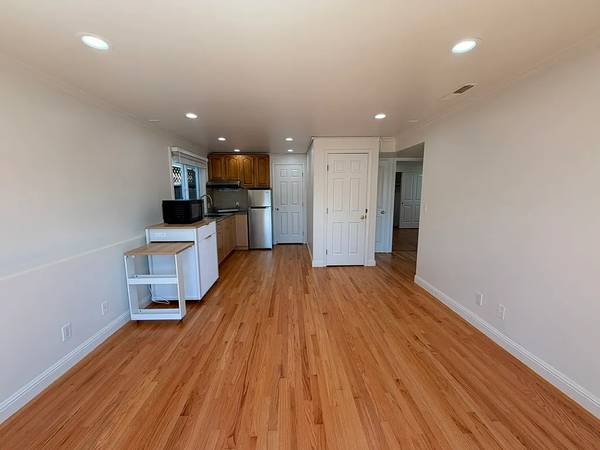 2BR/1BA Single Family House on Scott St · San Francisco photo 4