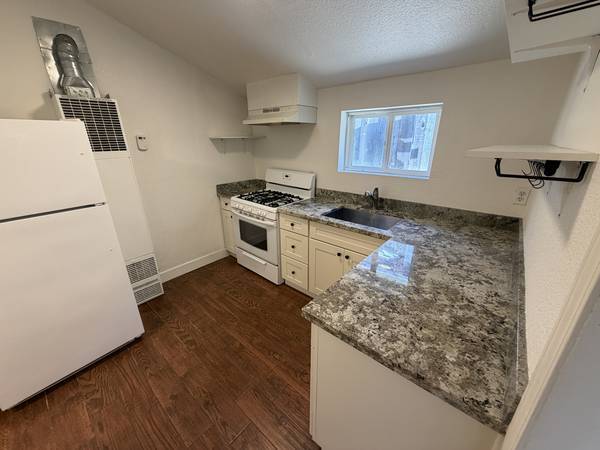 2BR/1BA Townhouse on Oak Ln · Scotts Valley photo 5