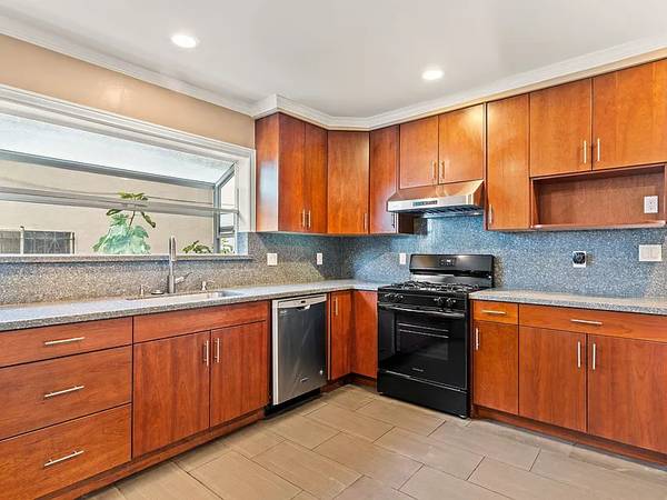 3BR/2BA Single Family House on Maple Ave · Oakland photo 3