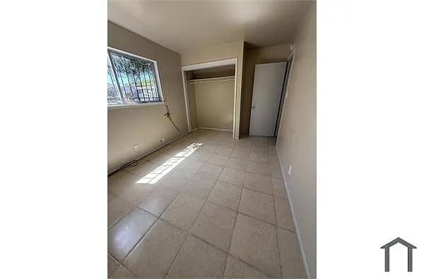 2BR/1BA Apartment on E 17th St · Oakland photo 5