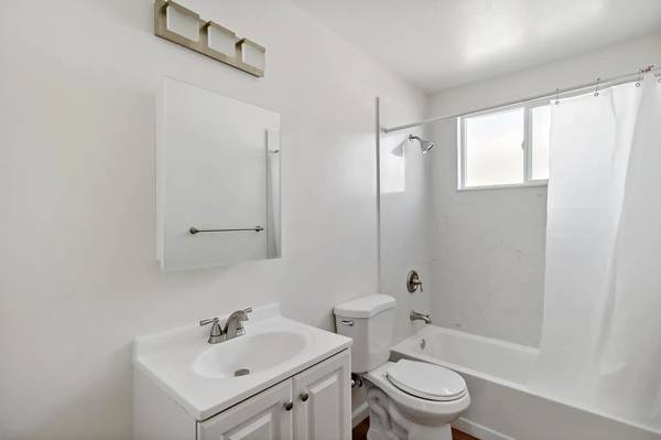 3BR/1BA Single Family House on 35th Ave · Oakland photo 5