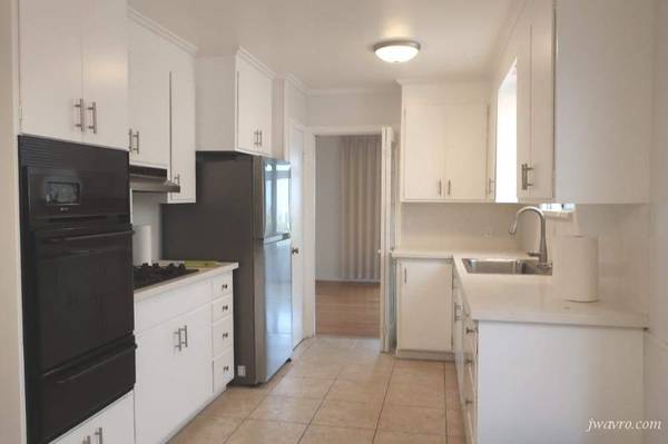 2245 Larkin - RENTED photo 4