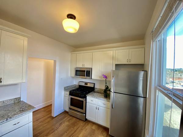 1BR/1BA Apartment on Front St. · Santa Cruz photo 4