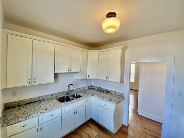1BR/1BA Apartment on Front St. · Santa Cruz photo 5