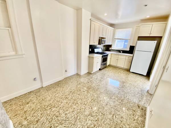 Burlingame Apartments photo 4