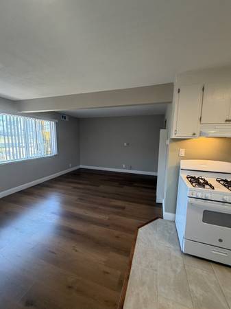 1BR/1BA Apartment on 9th Ave · Oakland photo 2