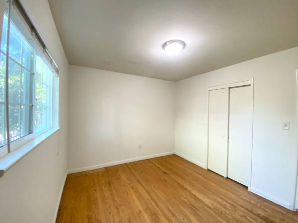 2BR/1BA Single Family House on 7th St A · Berkeley photo 3