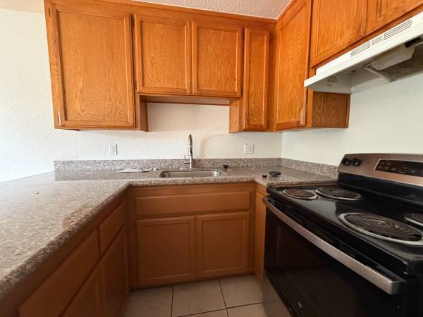 2BR/1BA Apartment on Haas · San Leandro