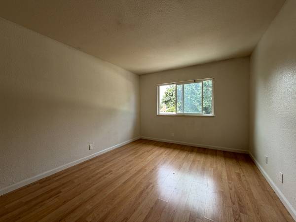2BR/1BA Apartment on Haas · San Leandro photo 5