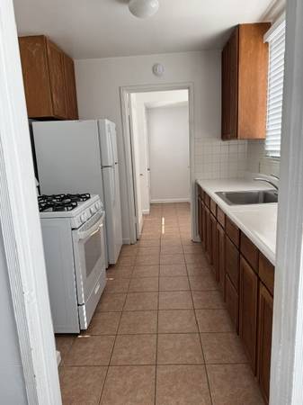 Sunny And Bright Newly Constructed 3-bedroom Home photo 5