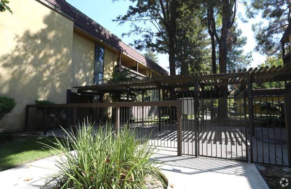 Apartments on Northwood Dr · Concord photo 3