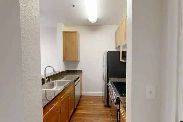 1BR/1BA Apartment on Post St · San Francisco photo 4