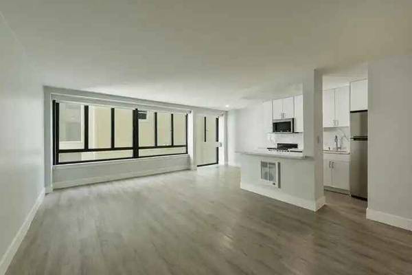 2000 Broadway Street Apartments photo 2