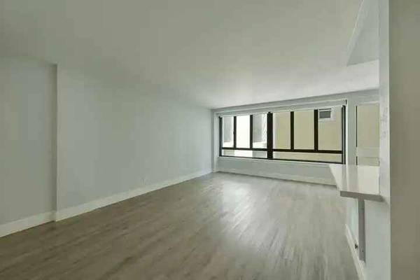 2000 Broadway Street Apartments photo 5