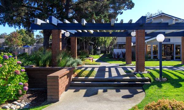 Stunning 2 Bed/2 Bath Condo Located In Foster City photo 4