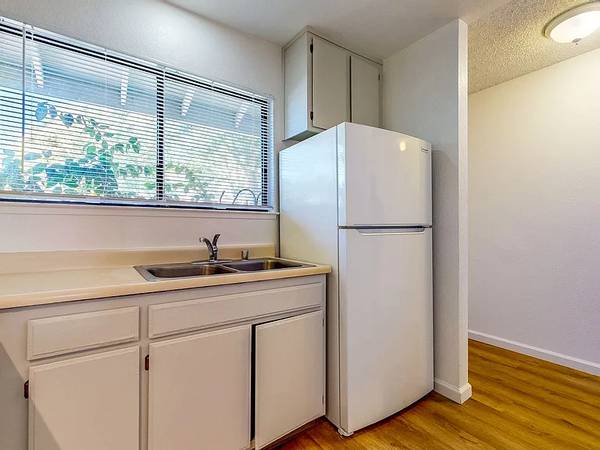 2BR/1BA Apartment on Neotomas Ave · Santa Rosa photo 3