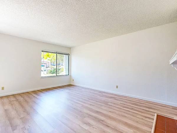 2BR/1BA Apartment on Neotomas Ave · Santa Rosa photo 5