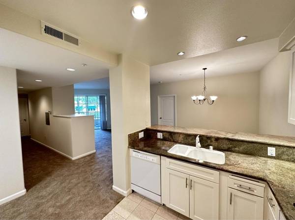 2BR/2BA Condo on St. Matthews Ave. · San Mateo photo 4