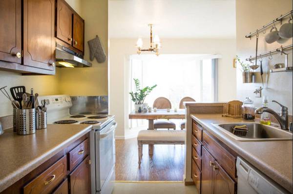 2BR/1BA Single Family House · San Bruno photo 4