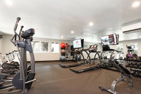 1BR/1BA Apartment on Hancock Street · Hayward photo 5