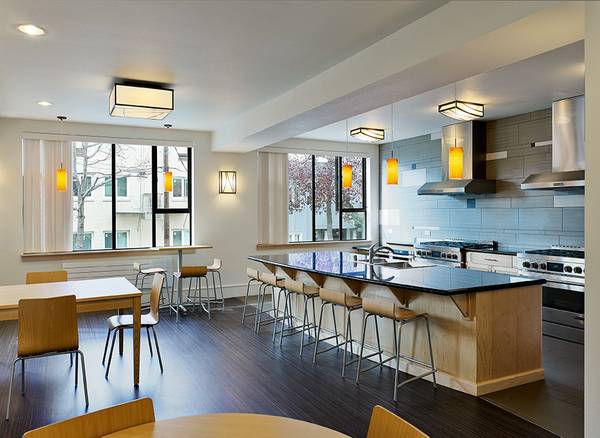 4BR/1BA Apartment on Durant · Berkeley photo 2