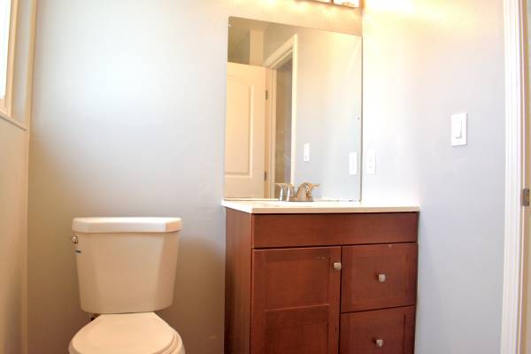 2BR/2BA Townhouse · Hayward photo 3