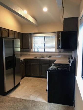 1BR/1BA Duplex on Hemlock Ave · Concord photo 4