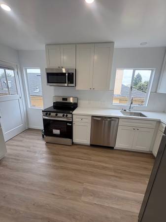 2BR/1BA Apartment on Bellevue Ave · Oakland photo 3