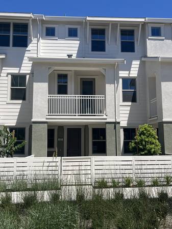 3BR/4BA Townhouse · Walnut Creek photo 4