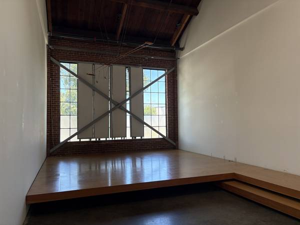 0BR/1BA Loft on Peralta Street · Oakland photo 4