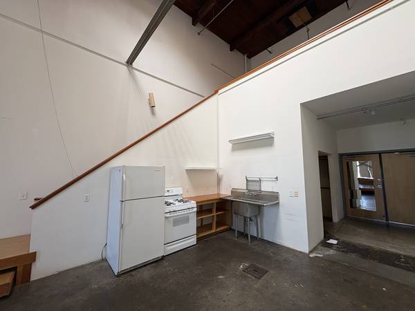 0BR/1BA Loft on Peralta Street · Oakland photo 3