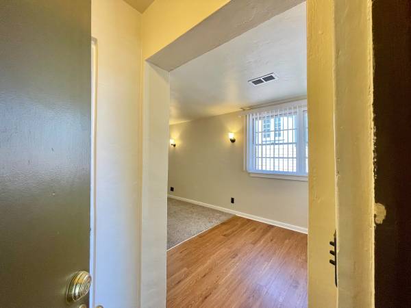 1BR/1BA Single Family House on Brown Street Unit A · Napa photo 3