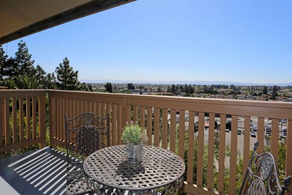 3BR/2BA Apartment on Hancock Street · Hayward photo 4