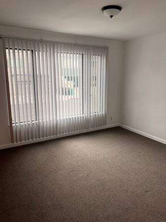2BR/1BA Apartment · Oakland photo 5