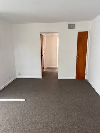2BR/1BA Apartment · Oakland photo 4