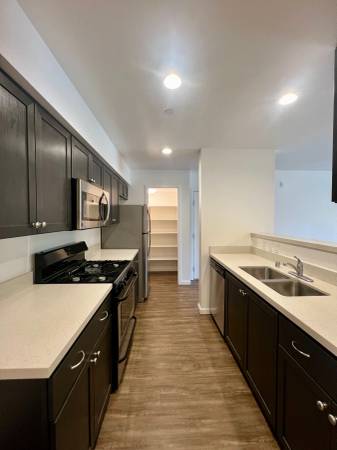 2BR/1BA Townhouse on Kendall Way · Windsor photo 4